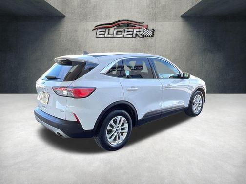 Oxford White 2022 Ford Escape SE
