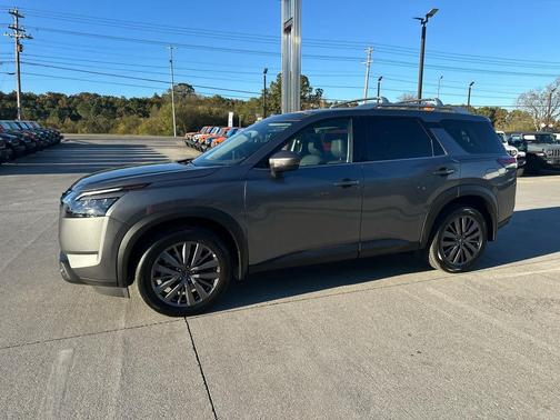 2025 Nissan Pathfinder SL 4WD