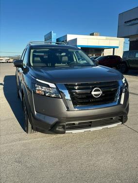 2025 Nissan Pathfinder SL 4WD