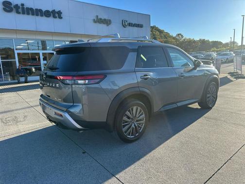 2025 Nissan Pathfinder SL 4WD