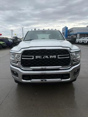 2024 RAM 3500 Big Horn Crew Cab 4x4 8' Box
