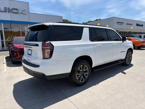 Summit White 2021 Chevrolet Suburban 4WD Z71