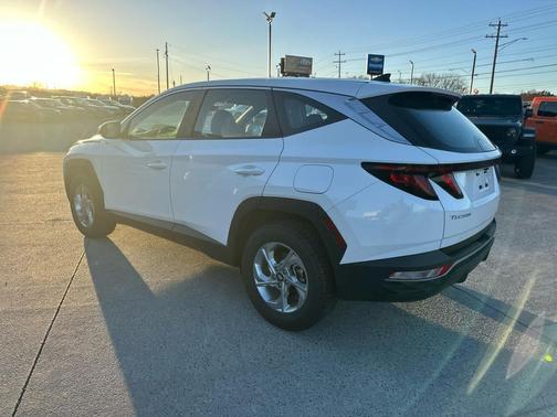 2023 Hyundai TUCSON SE