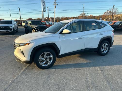 2023 Hyundai TUCSON SE
