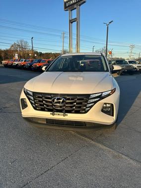 2023 Hyundai TUCSON SE