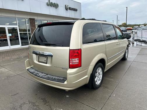 2010 Chrysler Town & Country Touring
