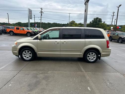 2010 Chrysler Town & Country Touring