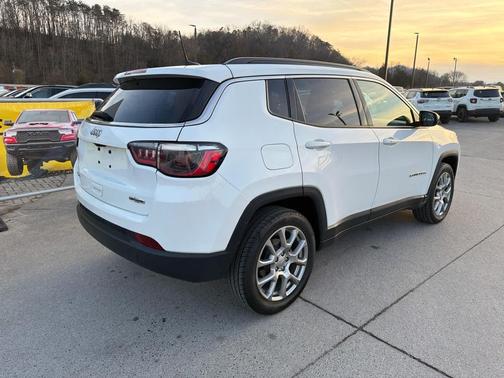 2022 Jeep Compass Latitude Lux