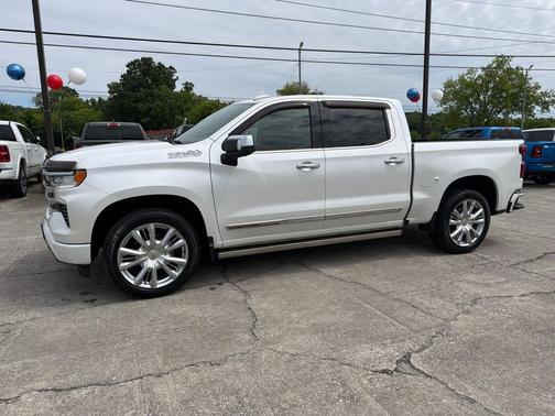 Iridescent Pearl Tricoat 2022 Chevrolet Silverado 1500 High Country