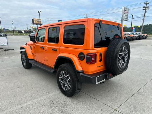 2025 Jeep Wrangler 4-Door Sahara 4x4