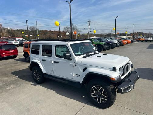 2025 Jeep Wrangler 4-Door Sahara 4x4
