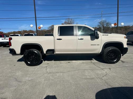 2026 Chevrolet Silverado 2500 Crew Cab, Standard Bed, XR2, 4WD