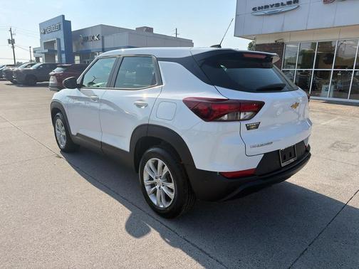 Summit White 2022 Chevrolet Trailblazer LS