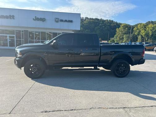 2018 RAM 3500 Laramie Crew Cab 4x4 6'4' Box
