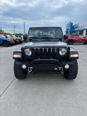 2022 Jeep Gladiator Sport S