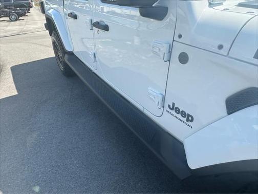 2025 Jeep Gladiator High Tide