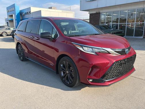 2021 Toyota Sienna XSE 7 Passenger