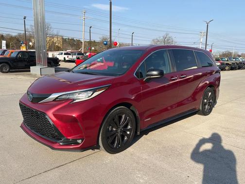 2021 Toyota Sienna XSE 7 Passenger
