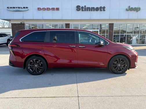 2021 Toyota Sienna XSE 7 Passenger