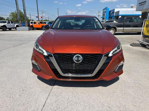 Sunset Drift Chromaflair 2021 Nissan Altima SR FWD