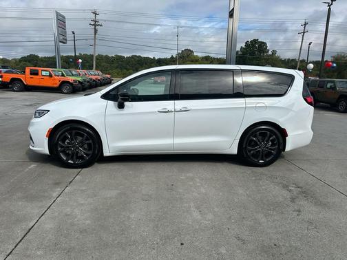 2026 Chrysler Pacifica L