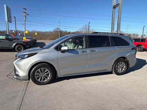 2024 Toyota Sienna XLE