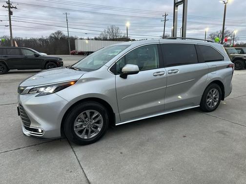 2024 Toyota Sienna XLE