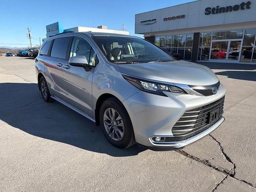 2024 Toyota Sienna XLE