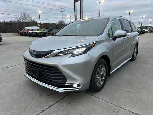 2024 Toyota Sienna XLE