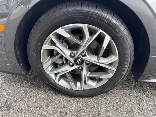 2022 Hyundai SONATA SEL