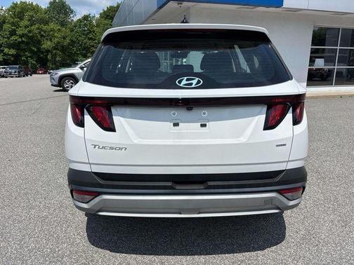 White Pearl 2025 Hyundai TUCSON SE