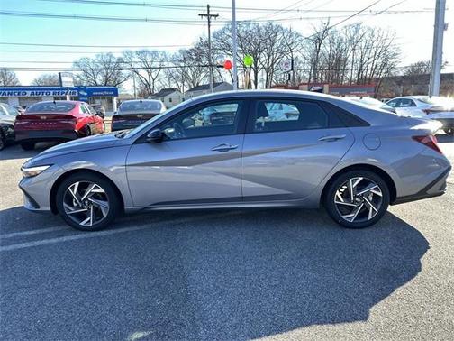 2025 Hyundai ELANTRA SEL Sport