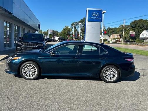 2020 Toyota Camry Hybrid XLE