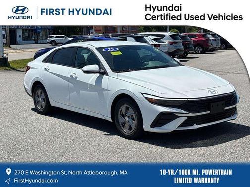 White 2025 Hyundai ELANTRA SE