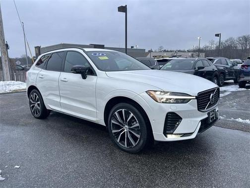 2024 Volvo XC60 B5 Plus Dark Theme