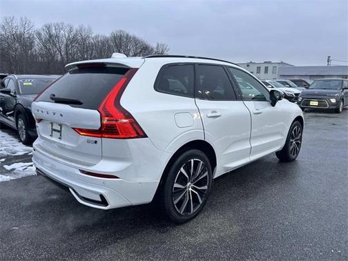 2024 Volvo XC60 B5 Plus Dark Theme