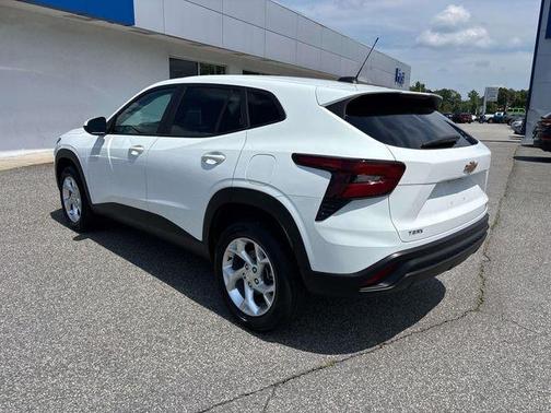 Summit White 2024 Chevrolet Trax LS
