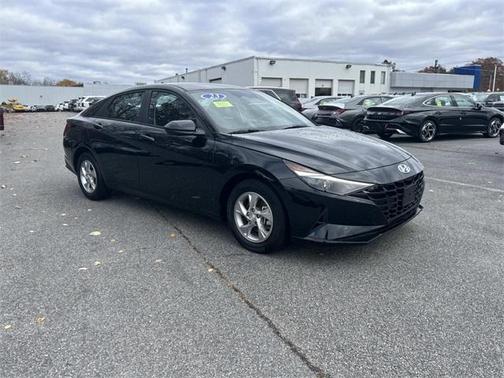 2023 Hyundai ELANTRA SE