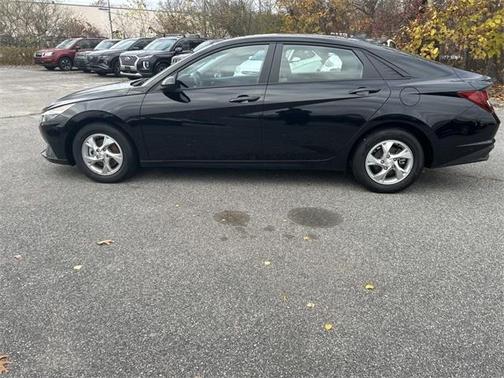 2023 Hyundai ELANTRA SE