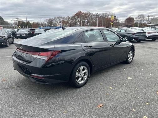 2023 Hyundai ELANTRA SE