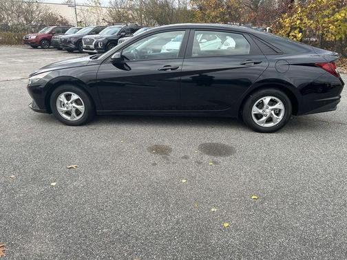 2023 Hyundai ELANTRA SE