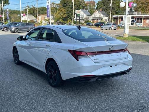 2022 Hyundai ELANTRA SEL