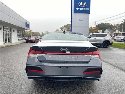 2025 Hyundai ELANTRA Limited