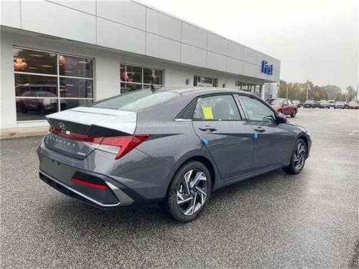 2025 Hyundai ELANTRA Limited