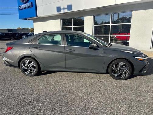 2025 Hyundai ELANTRA Limited