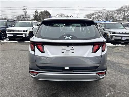 2026 Hyundai TUCSON SE