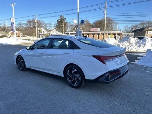 2024 Hyundai ELANTRA SEL