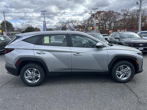 2026 Hyundai TUCSON SE