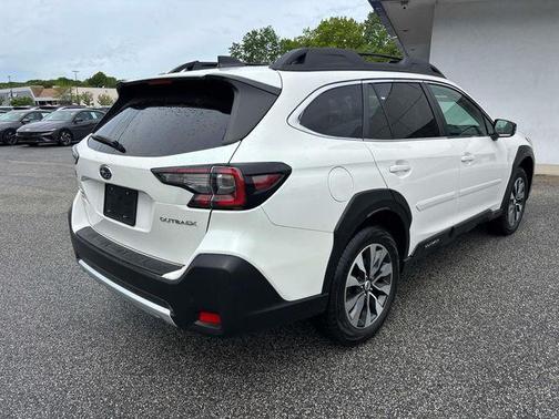 Crystal White Pearl 2023 Subaru Outback Limited
