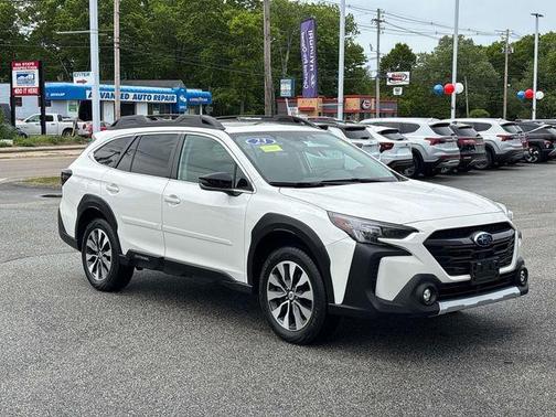 Crystal White Pearl 2023 Subaru Outback Limited